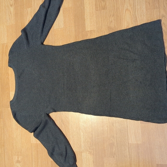 White House Black Market gray dress. Size Medium - Picture 9 of 9